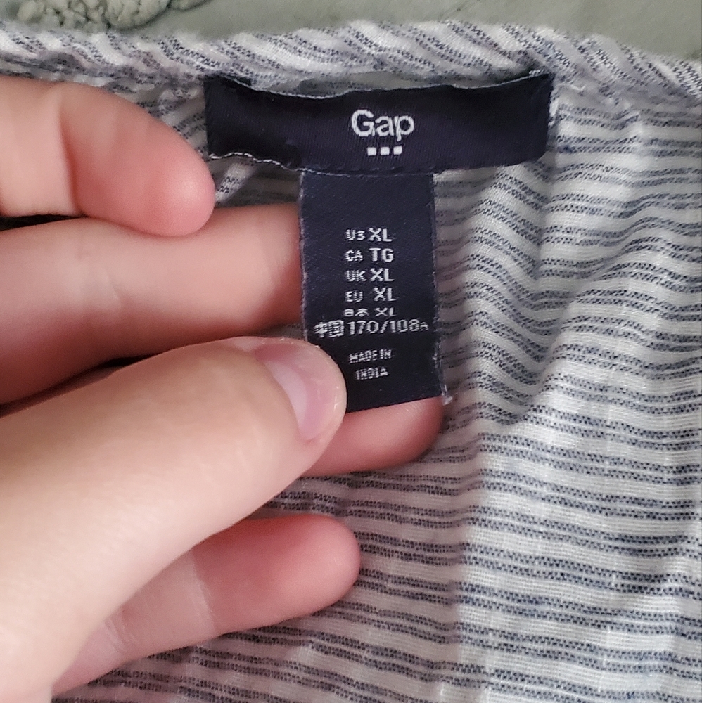 A gap button down blue